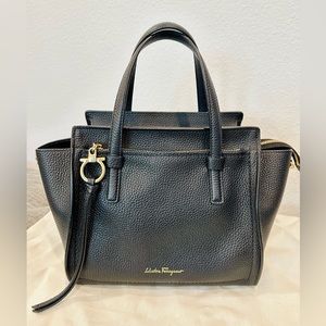 Pre-Owned Salvatore Ferragamo Authentic Handbag